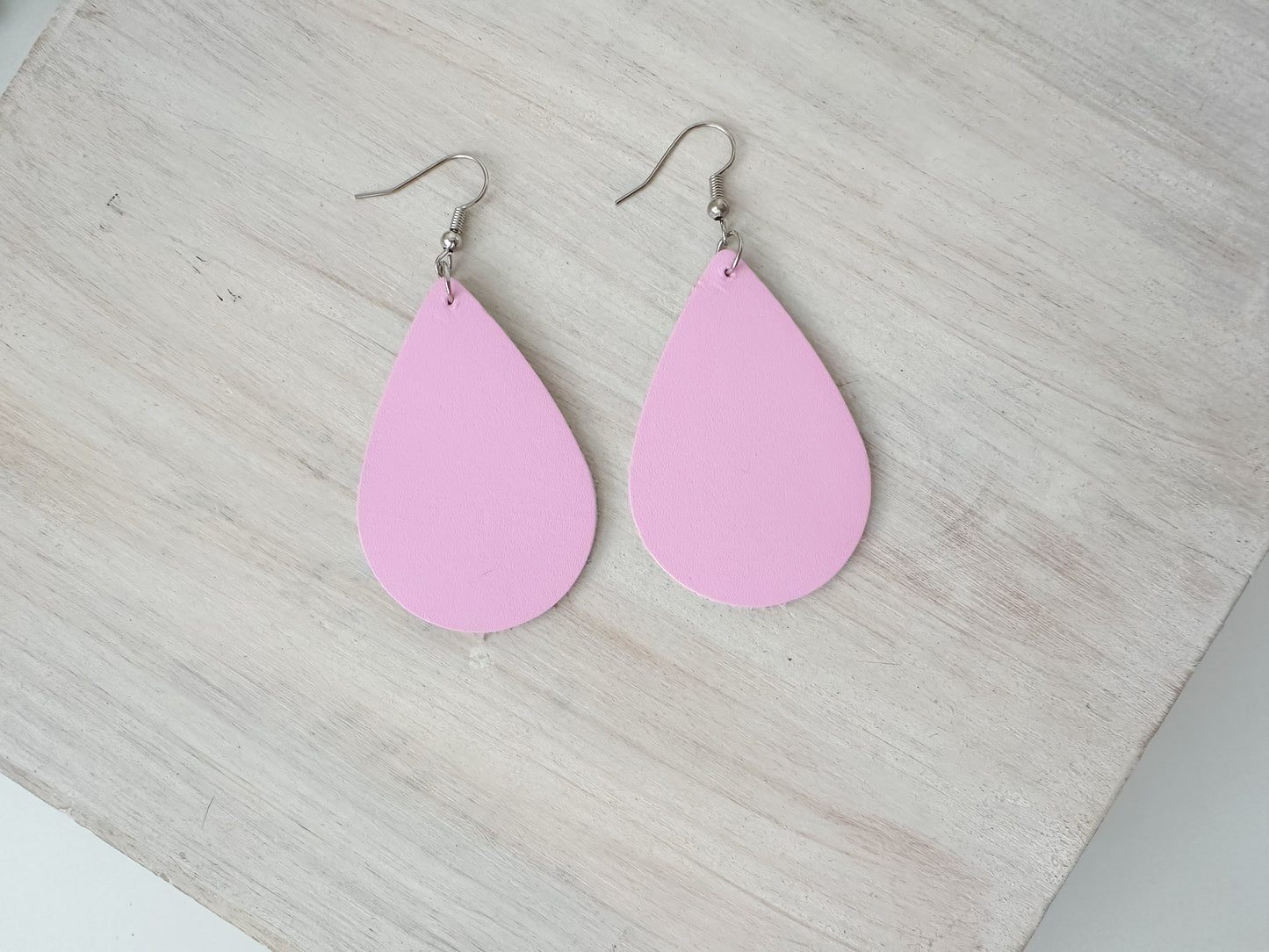 Avery (multiple colors available)
